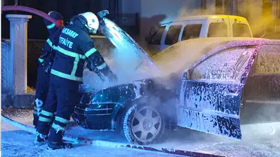 Park halindeki otomobil yandı