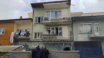 Evde çıkan yangında 5 kişi dumandan etkilendi