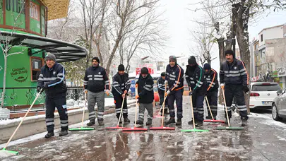 Dondurucu Soğuklara Karşı Gece  Boyu Kar Ve Buzlanma Mesaisi