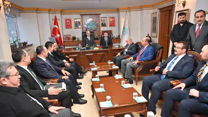 Bakan Uraloğlu, Belediye Başkanı  Dr. Evren Dinçer’i Ziyaret Etti