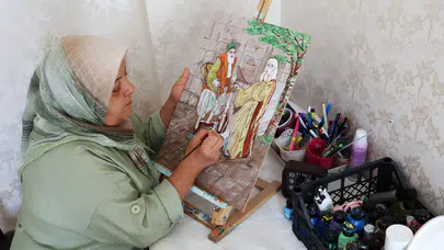 Taş boyama ve minyatür resim hayatını değiştirdi