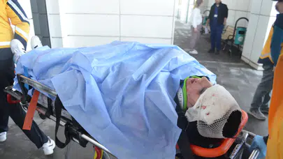 Otomobil ile motosiklet çarpıştı; 2 yaralı