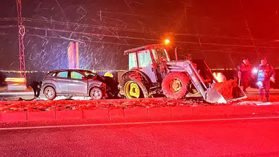 Traktör ile otomobil çarpıştı: 2 yaralı