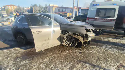 İki otomobil çarpıştı: 1 yaralı