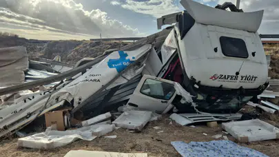 Demir profil yüklü tır şarampole düştü: 1 ağır yaralı