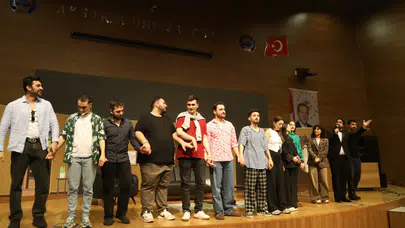 ASÜ’nün 20. yılında “OrdanBi Şeyler” ekibi unutulmaz bir gösteri sundu