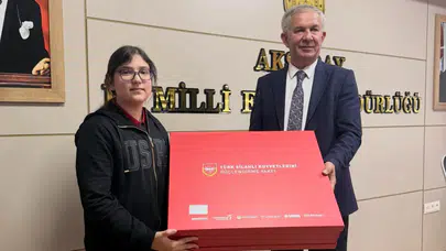 Başarılı öğrencilereÖdül