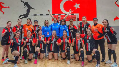 Siyah-beyazlı ekip adını finale yazdırdı