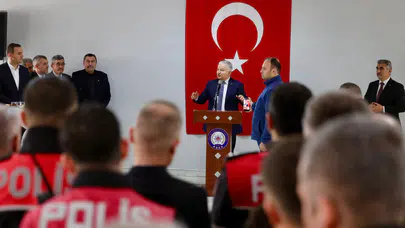 Vali Duru’dan Polis Teşkilatı’na Anlamlı Mesaj