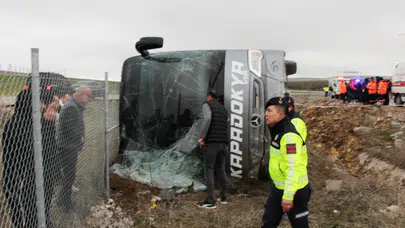 Aksaray’da tur otobüsünün şarampole devrildiği kazada 20 kişi yaralandı