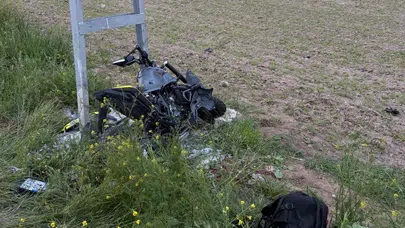 Elektrik Direğine Çarpan Motosiklet Sürücüsü Hayatını Kaybetti
