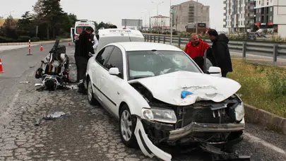 Kullandığı otomobil, eşinin mesai arkadaşının motosikletiyle çarpıştı: 1 ağır, 2 yaralı