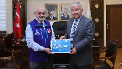 Vali Duru kurbanını bağışladı