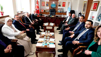 TBMM Milli Savunma Komisyonu Başkanı Akar, Aksaray Belediyesi’ni Ziyaret Etti