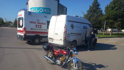 Minibüs ile motosiklet çarpıştı: 1 yaralı