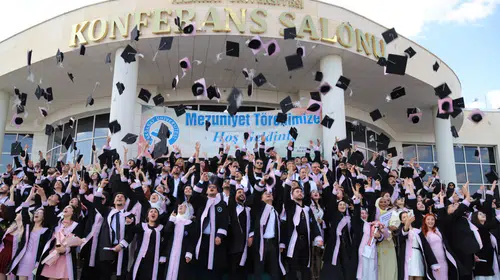 ASÜ İktisadi ve İdari Bilimler Fakültesi mezunlarını uğurladı