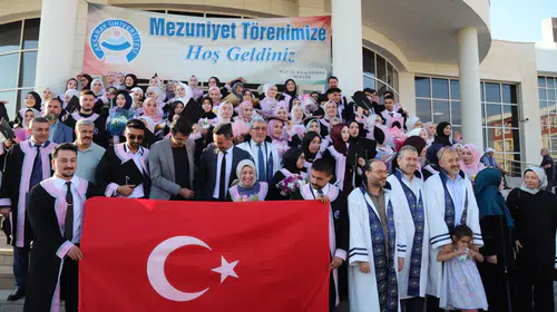 ASÜ İlahiyat Fakültesinde ilim yolculuğu mezuniyetle taçlandı