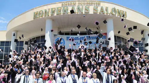 ASÜ Fen-Edebiyat Fakültesinde mezuniyet heyecanı yaşandı