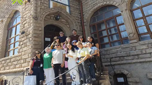 Öğretmen adayları 100 yıllık İl Halk Kütüphanesi ziyaret etti