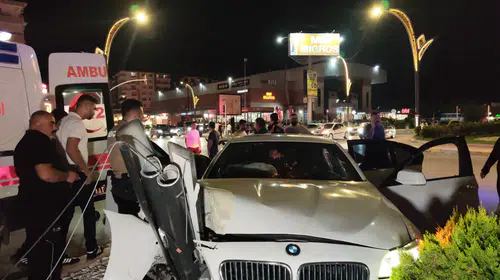 Otomobil aydınlatma direğine çarptı : 1 yaralı