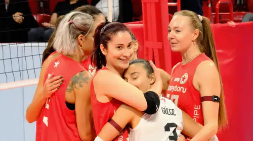AXA Sigorta Kupa Voley’de Kuzeyboru, Manisa Büyükşehir Belediyespor’u 3-2 yendi