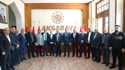 Aksaray’da gazeteciler 30 yıl sonra vefa buluşmasında bir araya geldi