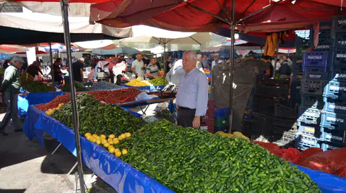 Turşu sezonu pazarı hareketlendirdi