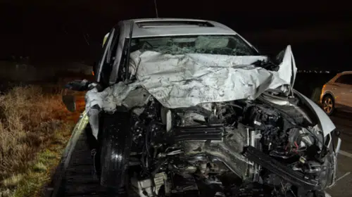 Otomobiller çarpıştı: 1 ölü, 1 ağır yaralı