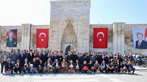 Sultanhanı’nda 184 motosiklet sürücüsüne ücretsiz kask dağıtıldı
