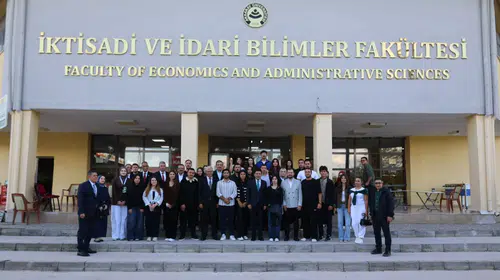 ASÜ’de öğrencilerle yöneticiler çay sohbetinde buluştu