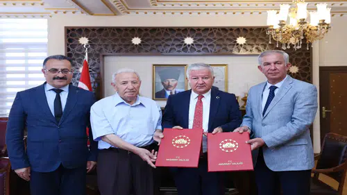 Nuray Kaya İmam Hatip Ortaokulu’na Spor Salonu, İl Milli Eğitim Müdürlüğü’ne Araç Hibesi