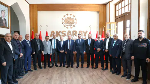 Aksaray’da gazeteciler 30 yıl sonra vefa buluşmasında bir araya geldi