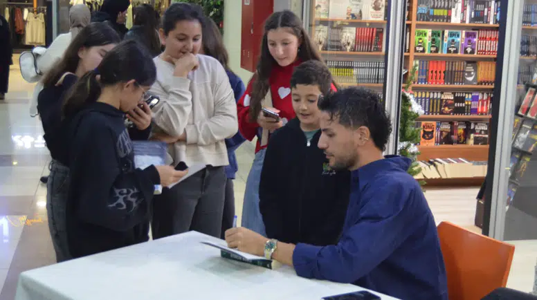 Emre Gül, İmza Gününde Kültür Park  Site AVM’de Okurlarıyla Buluştu