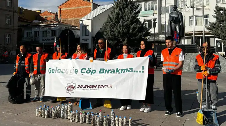 Öğrenciler ve Belediye El   Ele Temizlik İçin Sahada