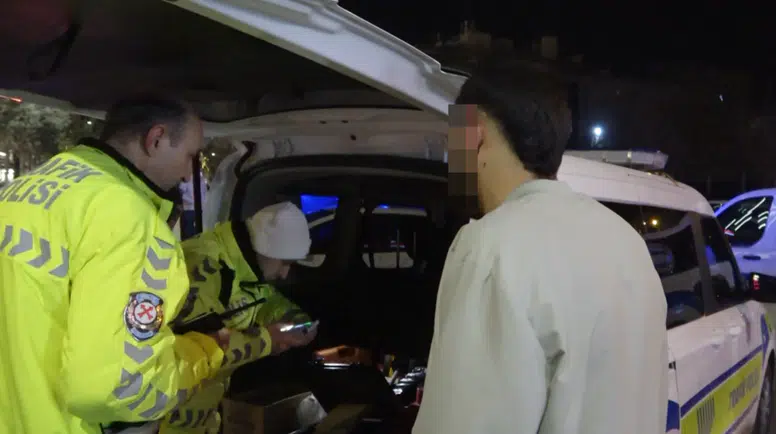 Stajyer ehliyetiyle direksiyon başında alkollü yakalandı