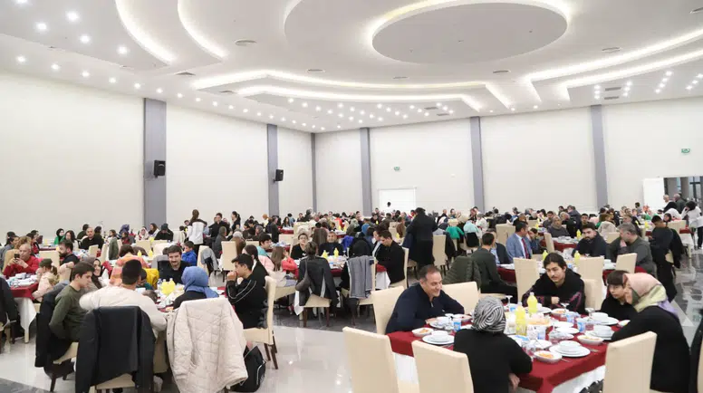 ASÜ’de akademik ve idari personel iftar programında bir araya geldi