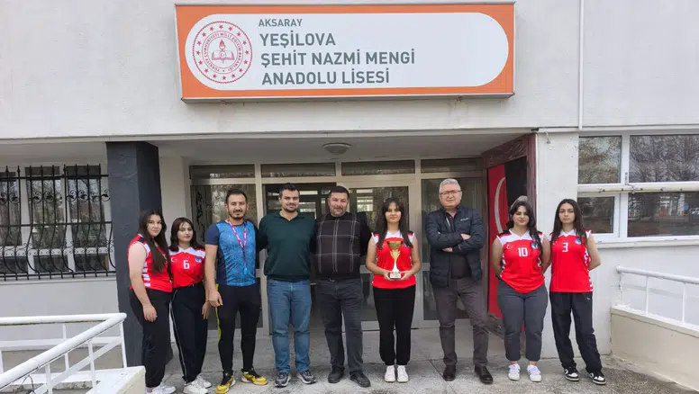 Yeşilova'lı Genç Kızlar Bowling İl Birincisi Oldu