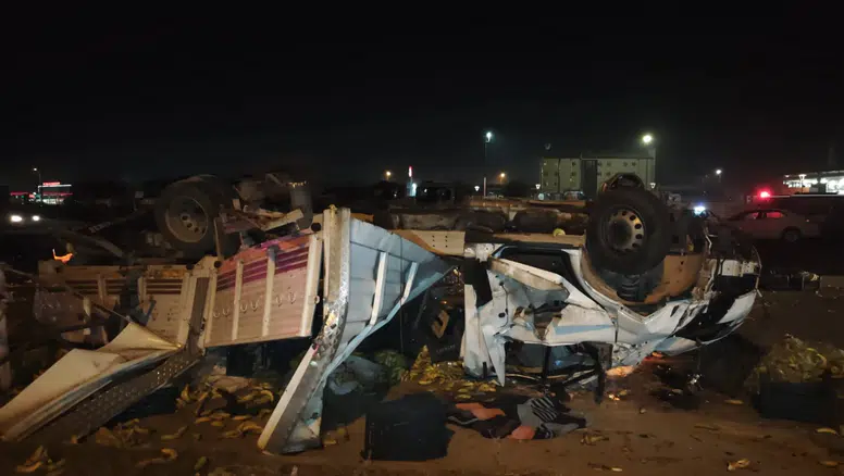 Otomobil kamyonetle çarpıştı: 4 yaralı