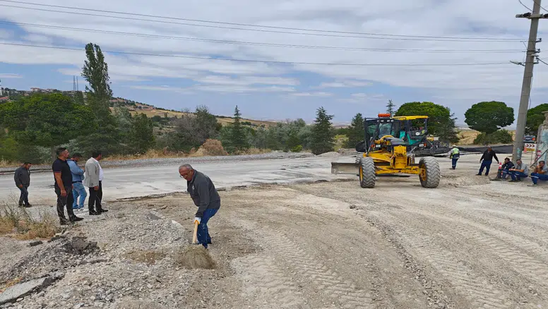 Kale Mahallesi’nde Sıcak Asfalt Mesaisi