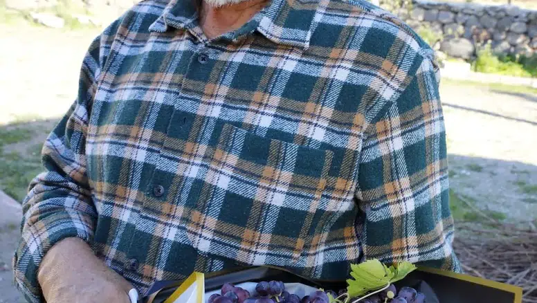 58 yıllık eşine her doğum gününde üzüm buketi