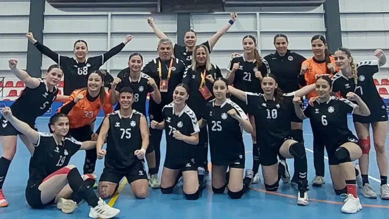 Siyah-beyazlı ekip dörtlü finali garantiledi