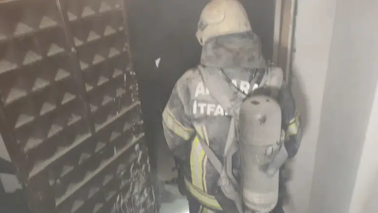 Aksaray’da 5 katlı binada çıkan yangında 6 kişi dumandan etkilendi