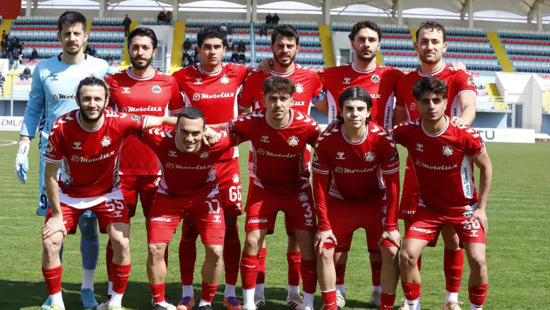 Siyah beyazlı ekip somaya galibiyet için gitti