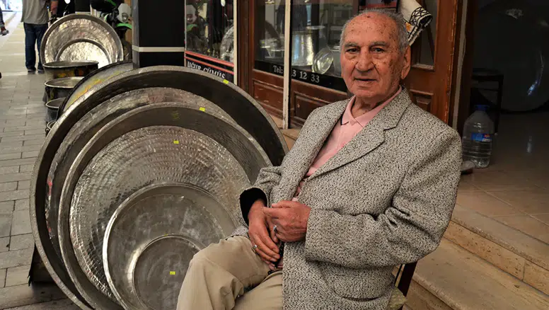 Kapalı Çarşı’nın 78 yıllık bakırcısı