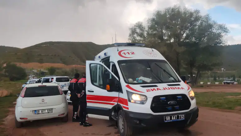 Alacak kavgasında ağabey bıçaklandı, kardeşi darbedildi