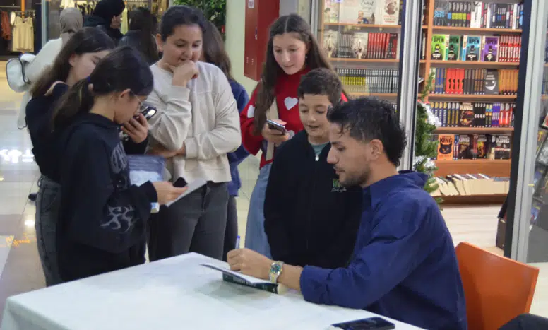 Emre Gül, İmza Gününde Kültür Park  Site AVM’de Okurlarıyla Buluştu