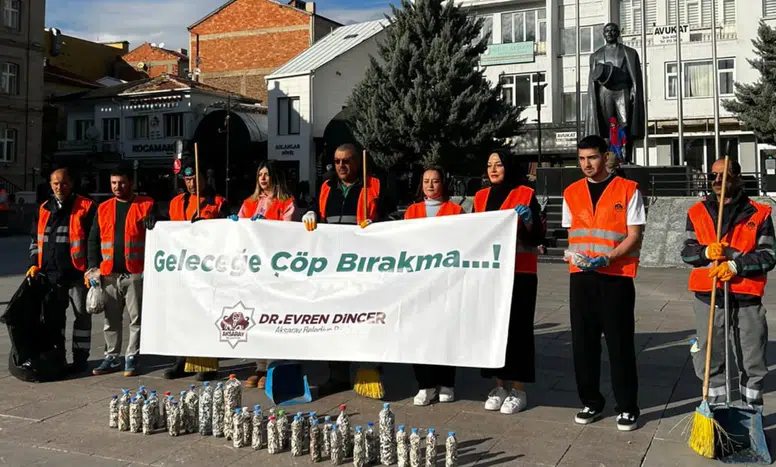 Öğrenciler ve Belediye El   Ele Temizlik İçin Sahada