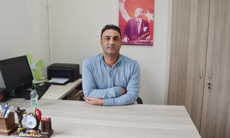 Dr. Öğretim Üyesi İşlek, eğitimdeki başarısı sayesinde, beyaz bastonuyla 60 ülke gezdi