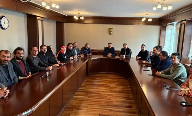 ASÜ İletişim Fakültesi dekanlığına  Prof. Dr. Veysel Çakmak atandı