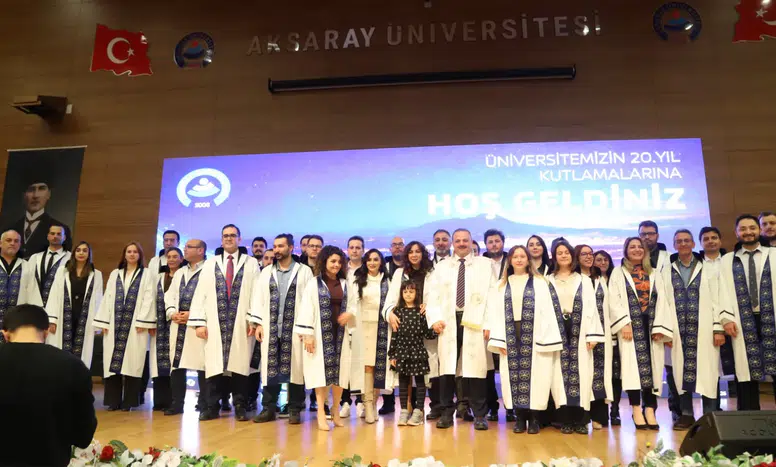 Aksaray Üniversitesindeünvanda yükselen 102 akademisyen cübbelerini giydi